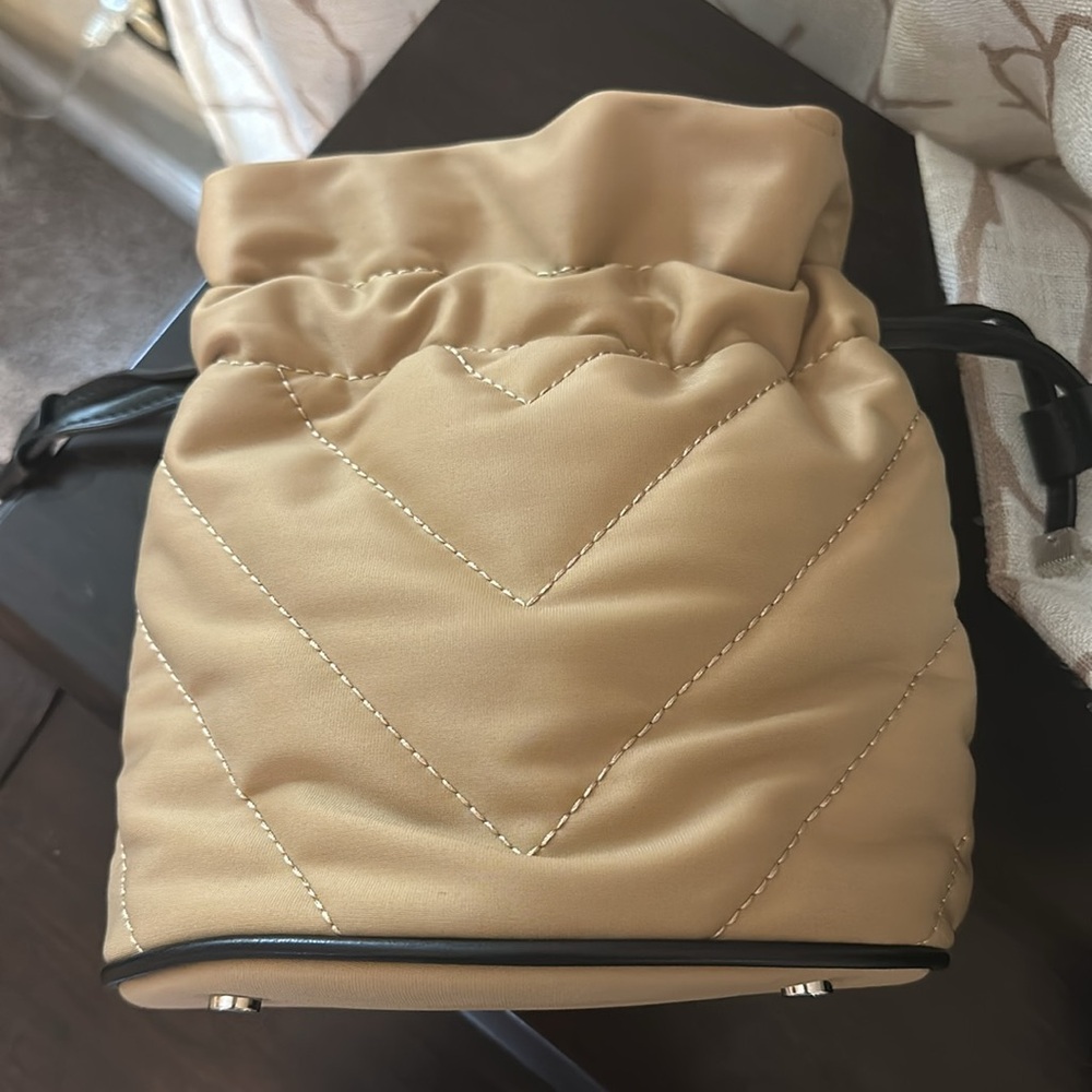 Zara Quilted Bucket Drawstring Hand Purse Tan &Black w/ silver hardware Like New - Picture 4 of 6